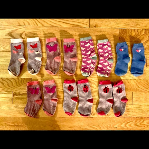 SOLD- HUGE bundle! 4 yr old GIRL CLOTHES - Picture 9 of 10